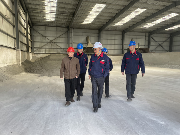 股份公司黨委委員、副總經(jīng)理劉道昆到建材公司調(diào)研