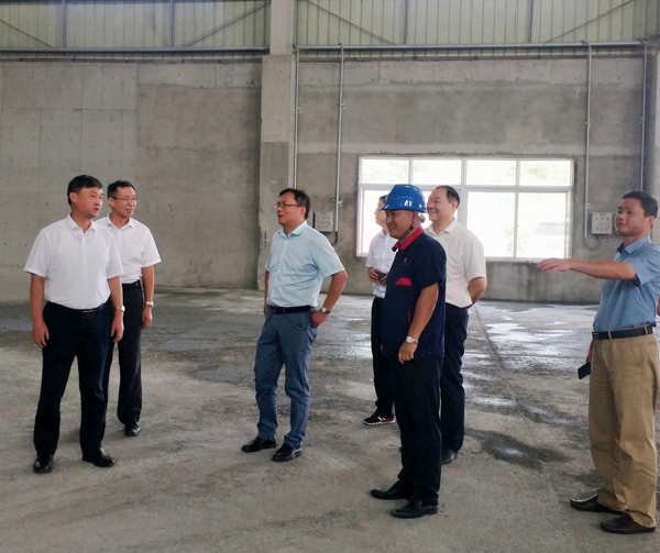 集團公司黨委委員、股份公司黨委書記、總經(jīng)理蔣培進到矸石項目部...