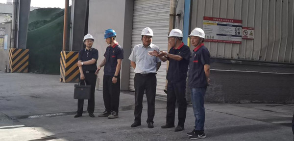 集團公司黨委委員、股份公司黨委書記、總經(jīng)理蔣培進到建材公司調(diào)研