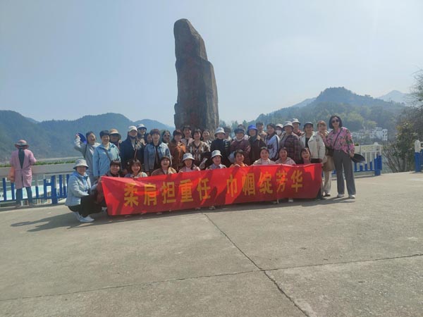 公司機(jī)關(guān)黨支部、工程服務(wù)支部聯(lián)合舉辦“三八”節(jié)主題活動(dòng)