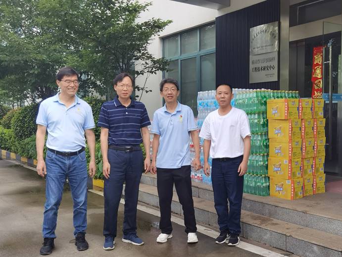 羅淵平到基層單位高溫慰問